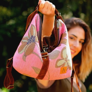 Rose Boho Rucksack Frauen Wandelbare Tasche, Floral Cord Tasche Wandelbare Rucksack, Slouch Gobelin Tasche, Inspiriert von Betsy Johnson