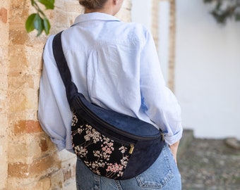 Riñonera grande bandolera con flores de almendro, Riñonera negra con flores japonesas, Riñonera XL para mujer, Bandolera Bumbag