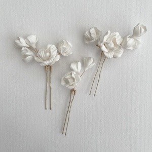 Clay flower hair Pins, Bridal Hair Pin, Bridal Hairpin, Flower hairpins, floral hairpins, Wedding hair pins, flower hair pins