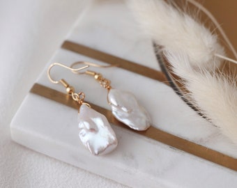 Keshi Pearl earrings, pearl earrings, bridal accessories,