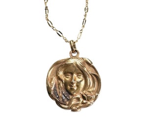 Art Noveau 18K Gold Repousse Locket