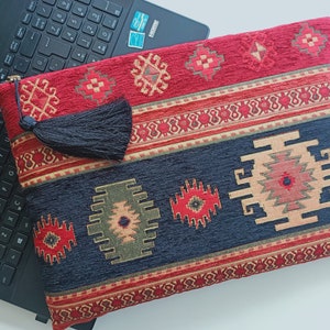 Boho Laptoptasche, 13" Macbook Pro Tasche, Hippie Laptop Crossbody Tasche, Hippy Laptop Tasche, Schwarz Rot Boho Tasche, Laptoptasche Boho