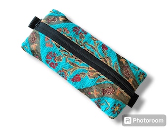 Estuche de tela floral hecho a mano con cremallera: mini organizador de bolígrafos para viajes o la escuela, un bonito regalo de papelería para ella, adolescentes y hombres.