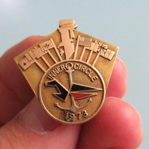 Vintage Johnson Outboards Inner Circle 1/10 10K Gold Filled Pin 1973 Free Shipping