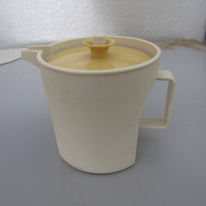 Tupperware Sugar (part of cream & sugar set) 1415-8 Vacuum Seal Lid ~  Almond ~