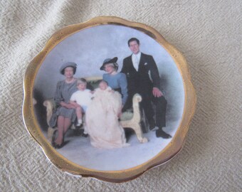 Prince Harry /& Meghan Markle Royal Wedding Bride /& Groom Porcelain China Collectable Thimble Free Gift Box
