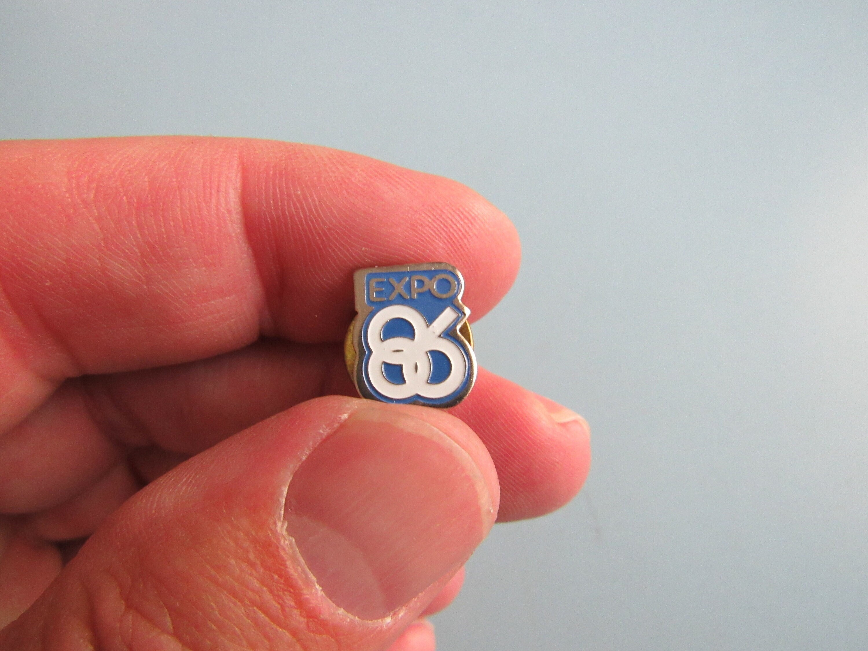 【上品】 86 Expo Vintage Pin Shipping Columbiafree British Vancouver, ピンズ・ピンバッジ・缶バッジ