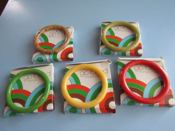 Lot of 5 Vintage Avon Color Go Round Bangle Bracelets 1977 New Old