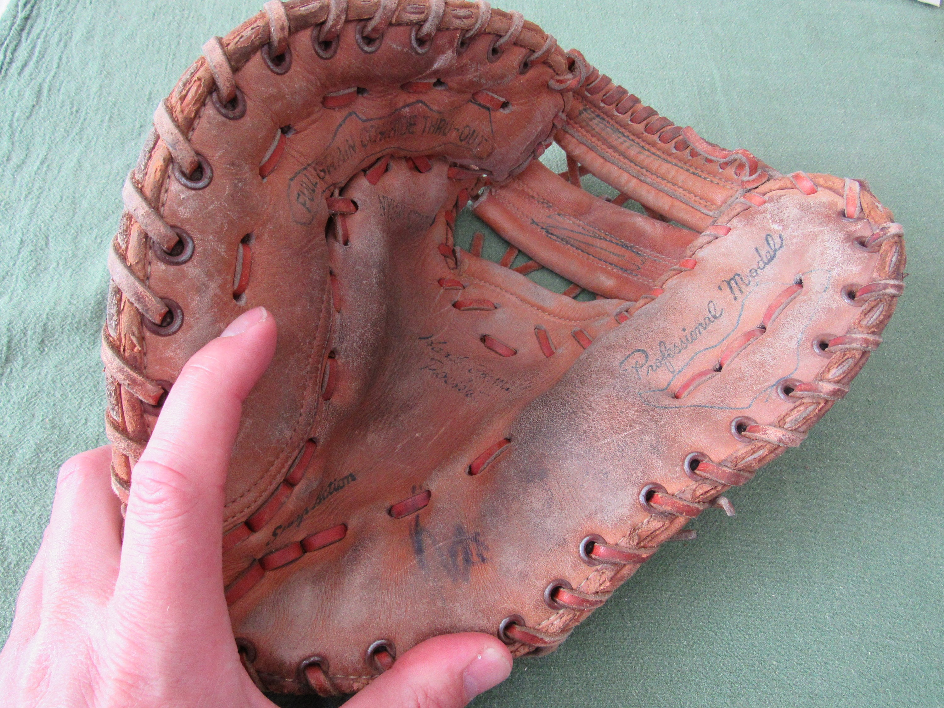 Baseman Glove for sale Only 3 left at 70