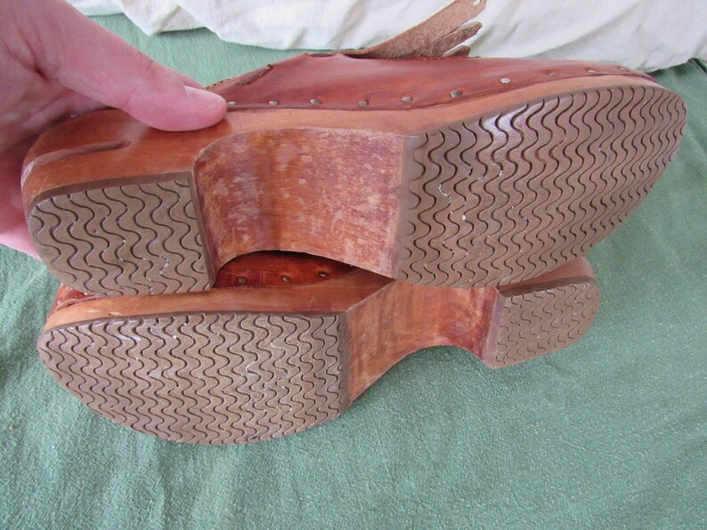 Vintage Fanfares Arapaho Wooden Wedge Clogs Shoes Moccasins Size 5M 1970s Free Shipping