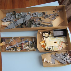 Lot of Vintage Modeling Parts in Revell U.S.S. Hornet Box Free Shipping