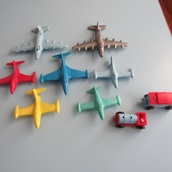 Lot of Vintage 7 Plastic Airplanes + 2 Train Cars Renwal Free Shipping