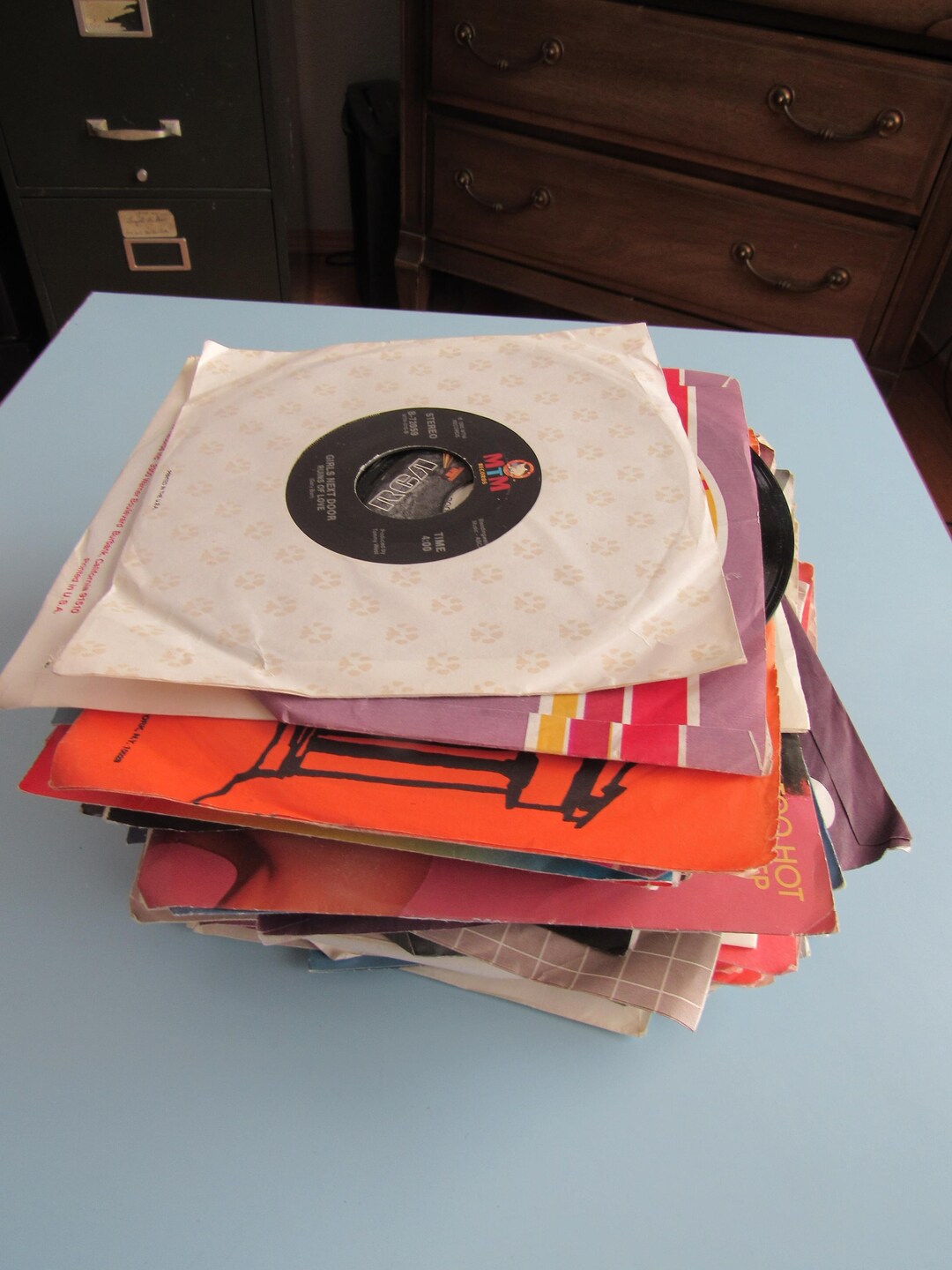 Stack of 64 Vintage 45 RPM Records Mostly Country 45s Kenny Rogers ...