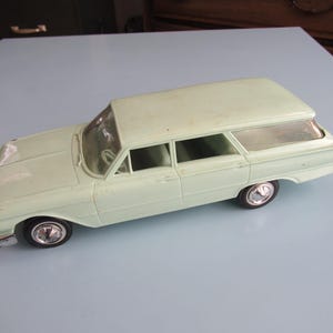 Vintage Hubley 1961 Ford Country Squire Station Wagon Dealer Model Salesman Sample Free Shipping