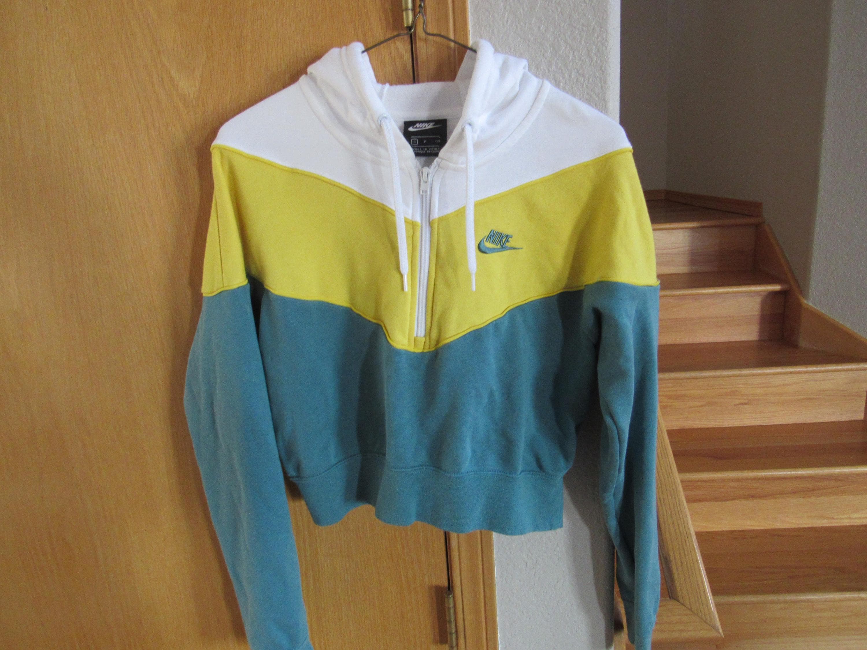 nike sportswear heritage crop hoodie