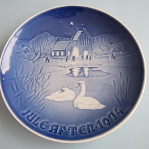 Vintage Bing & Grondahl Christmas Plate 1974 Christmas in the Village Free Shipping