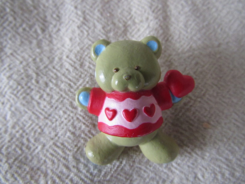 Vintage Teddy Hugglesbie Valentine/'s Day Bear Pin Free Shipping