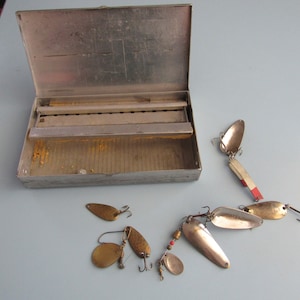 Mid-century Victor Metal Tackle Box With Vintage Tackle Lures, Hooks,  Weights & More Old Distressed Red Tackle Box -  Canada