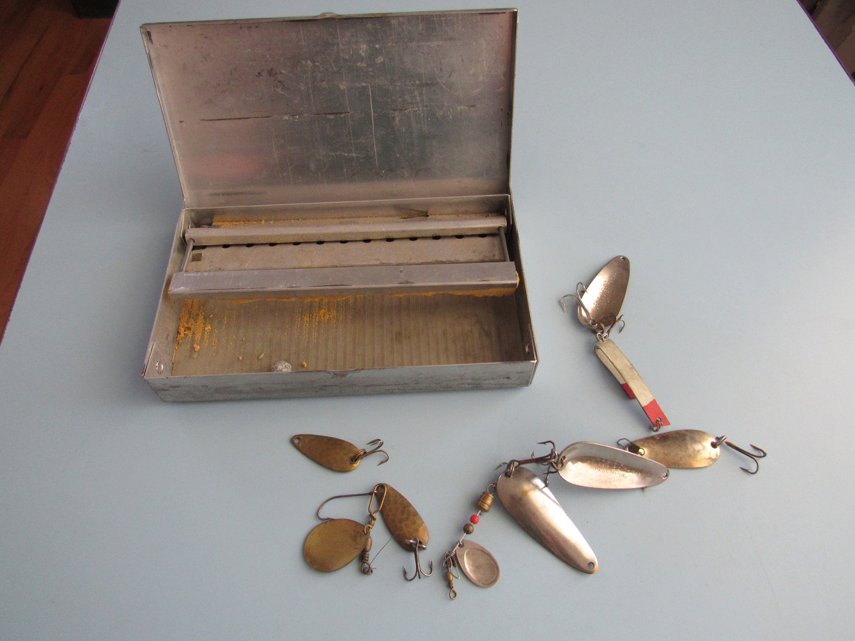 Vintage Small Metal Tackle Box With Lures Free Shipping 