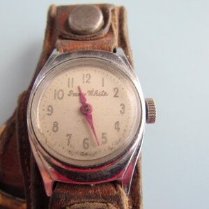 Vintage Snow White Watch - Etsy display picture 1