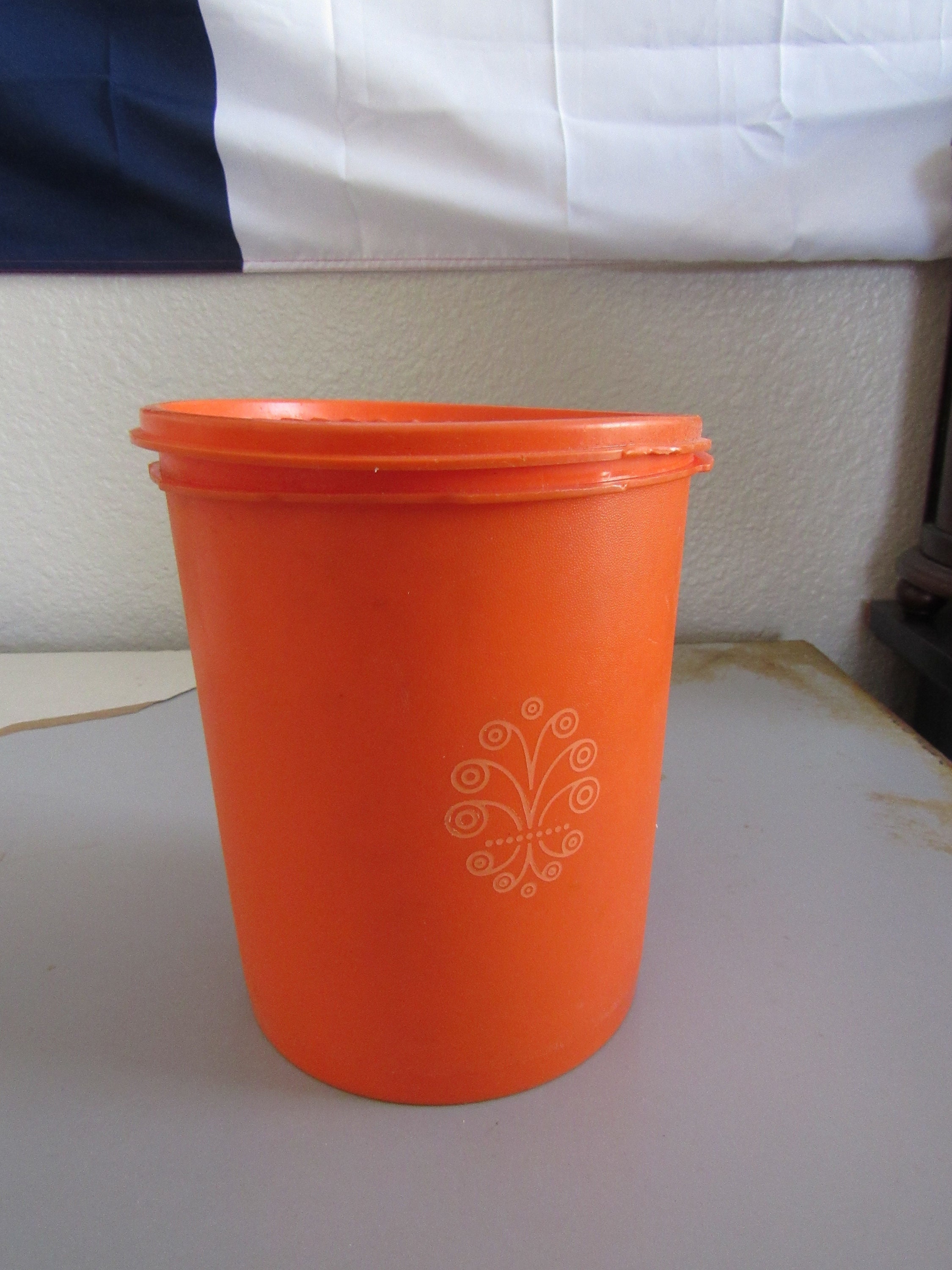 Vintage Tupperware Orange Round Container Starburst 805-5 With Lid