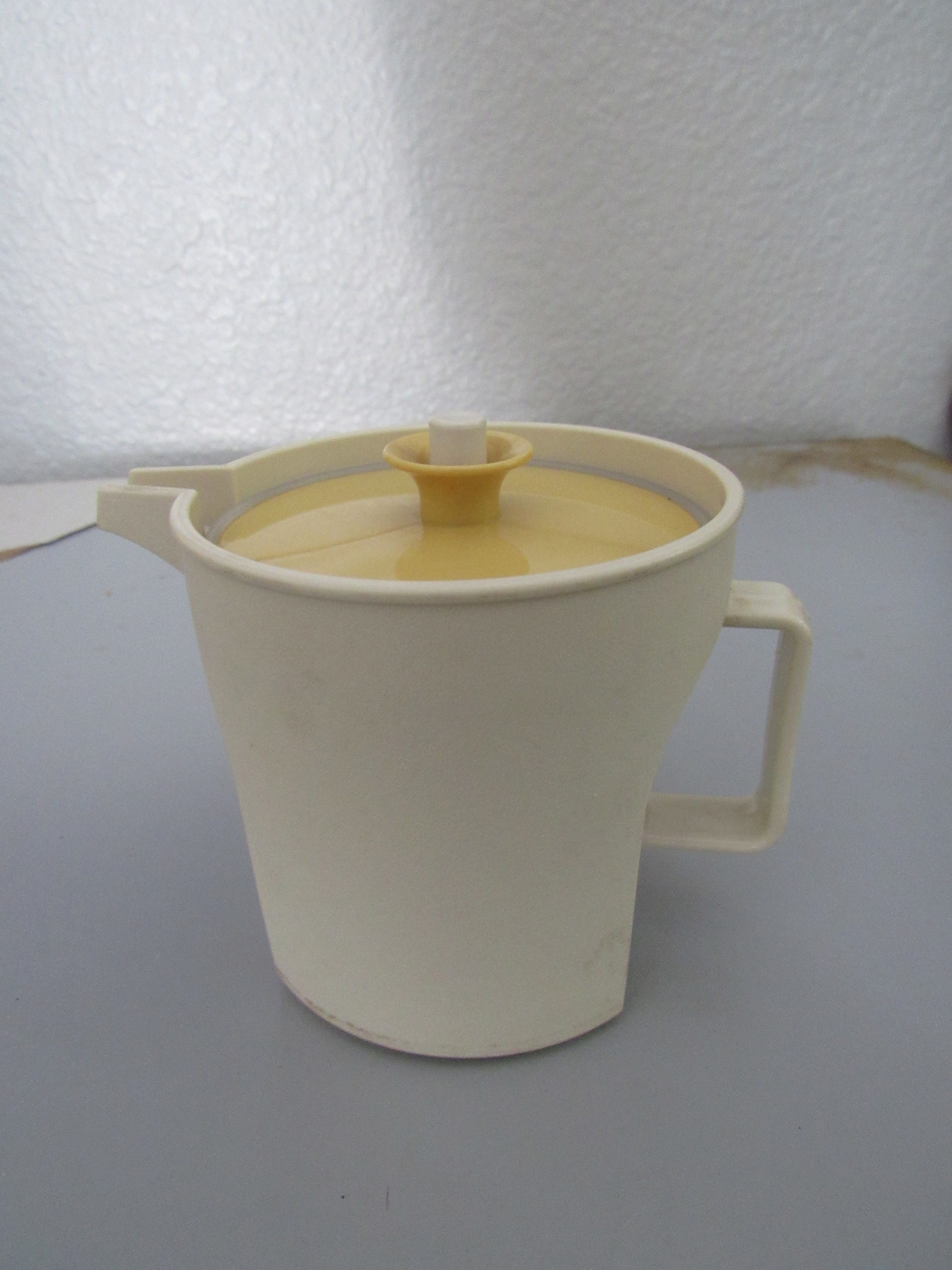 Vintage TUPPERWARE Creamer Container 1414 With Pour Spout & 