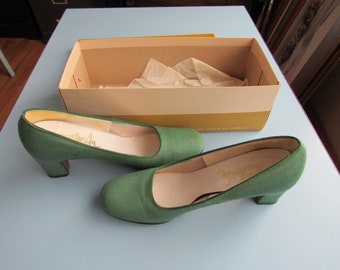 Vintage Green Thom McAn Heels Sz 7 in Box Free Shipping