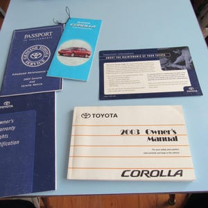 2003 Toyota Corolla Owner&#39;s Manual with Original Zipper CaseFree Shipping