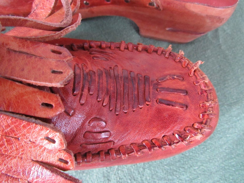 Vintage Fanfares Arapaho Wooden Wedge Clogs Shoes Moccasins Size 5M 1970s Free Shipping