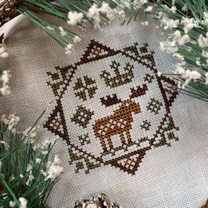Quirky Quaker Moose, by Darling & Whimsy Designs, cross stitch pattern