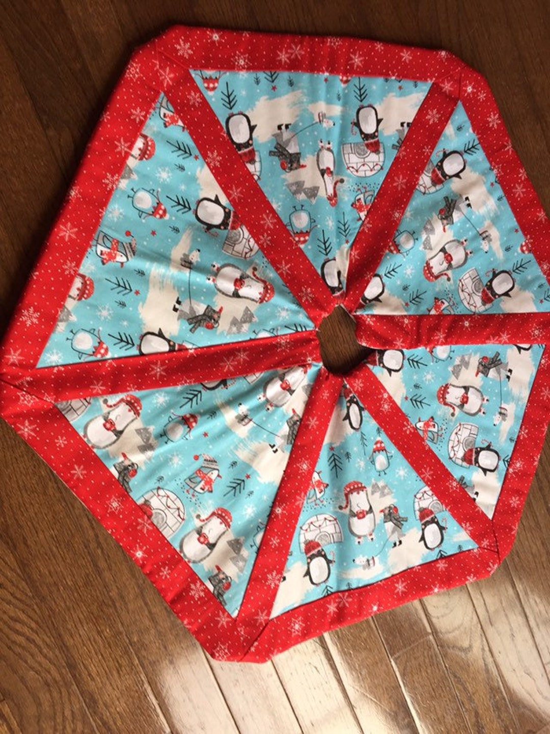 Penguin Tree Skirt 
