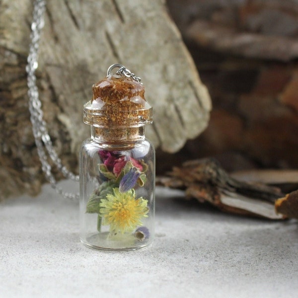 kleine Glasflaschen Blumenkette // Schmuck Geschenke Blumenliebe // Pflanzenkunst Schmuckanhänger // kleines Weihnachtsgeschenk für Frauen