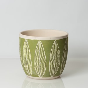 Large Green Leaf Pot, 6 Inch Planter, 6 Inch Pot, Etched Leaf Pot, Nature Pot, Green Leaf Planter, Nature Planter, Leaf Decorated Planter