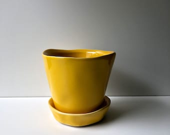 Small Yellow Ceramic Planter with Saucer, Small Planter, Small Plant Pot, Pot with Saucer, Succulent Planter, Mini Planter, Mini Pot, Glazed