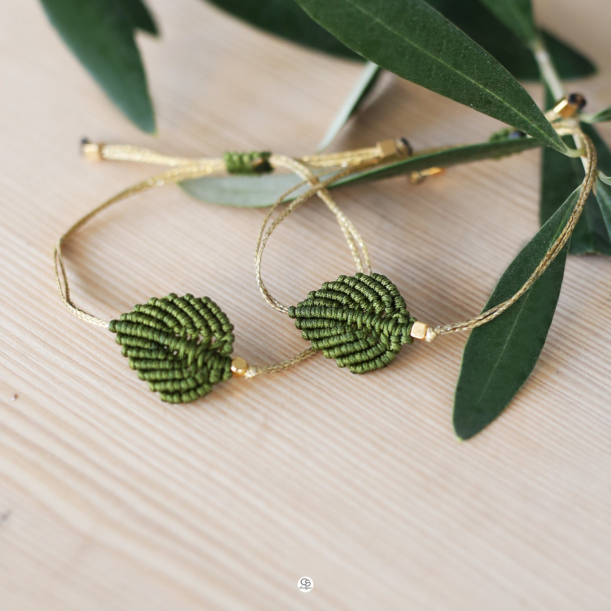 Enticing Leaves Bracelet