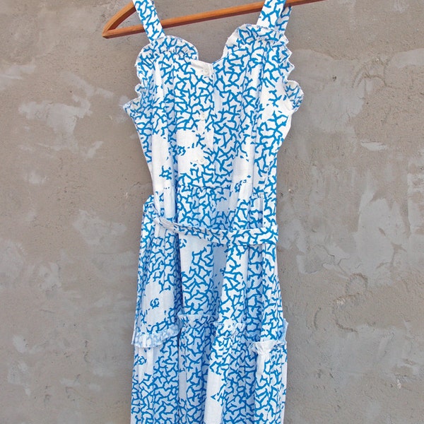 Jahrgang jugendlich Mädchen Sommerkleid, weiß und blau Pinafore, USSR 1990er