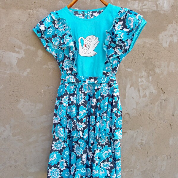 Vintage Teen Mädchen Kleid mit Schwan, blau und grau Kleid mit floral print, USSR 1990