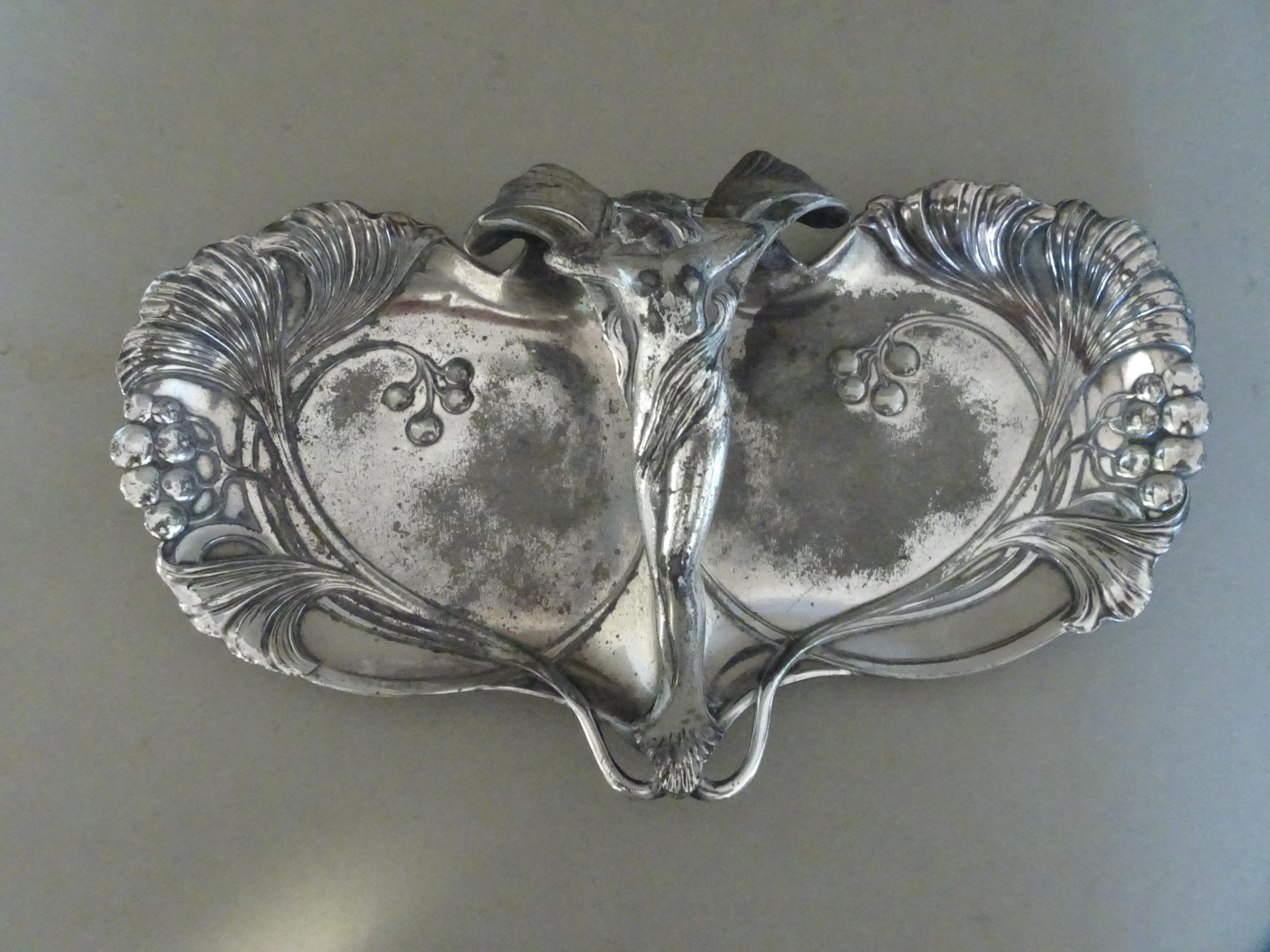 ドイツ　アンティーク　カイザージンKAYSERZINN虫と花彫金プレート547g Antique Kayserzinn Pewter - Etsy