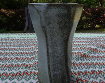 Marianne de Trey. English studio pottery vase. Vintage.