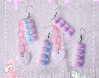 Medi-Cute Mismatched Pill Earrings: Menhera Medikawaii Style