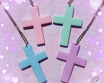 Collar con cruz en tonos pastel / estilo gótico pastel