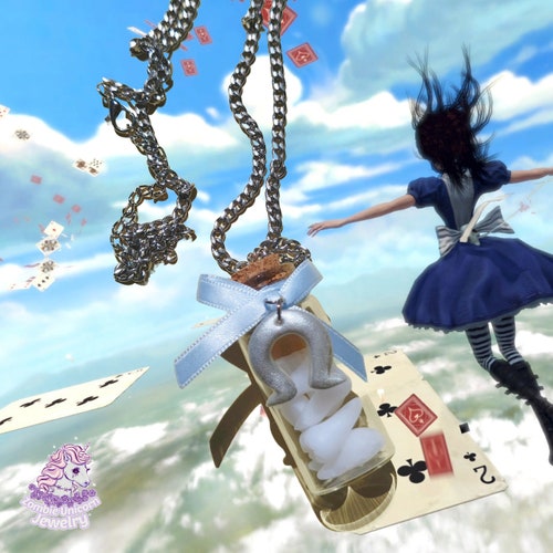 Alice Madness Returns tooth necklace