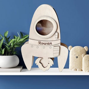 Rocket Piggy Bank, Alcancías para niño, Banco de dinero personalizado, Banco de monedas de madera, Alcancía de madera personalizada, Bebé niño
