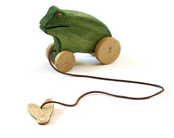 Wooden pull frog