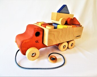 Jeu de blocs de bois avec son camion rouge