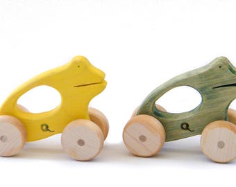 Wooden push frog