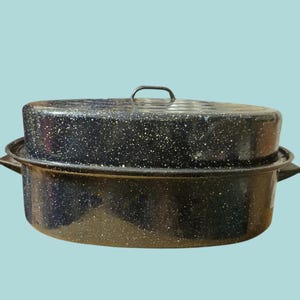 Gran fuente para asar vintage azul cobalto y blanco moteado con tapa. Ideal para fiestas, estilo rústico o campestre.