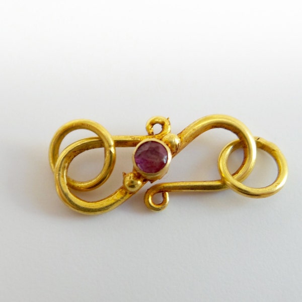 Great 21 k gold and ruby S clasp. Handcrafted in India. Bali style clasp. Collectible. IGC11
