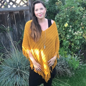 Poncho crochet pattern, poncho pattern, crochet poncho pattern, ladies sizes XS/S, M/L, XL/2XL and 3XL. Pattern PDF download