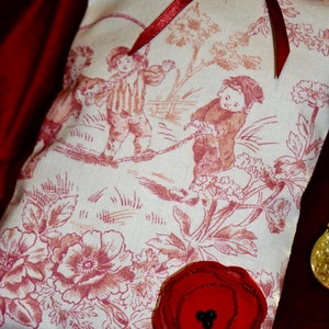 coussin décoratif à suspendre en coton inspiration toile de Jour écru et rouge image 1
